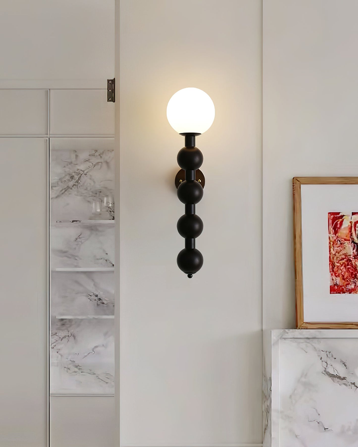 Selene Kugelwandleuchte mit Nussbaum-Perlmuttdesign und warmem Licht