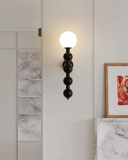 Selene Kugelwandleuchte mit Nussbaum-Perlmuttdesign und warmem Licht