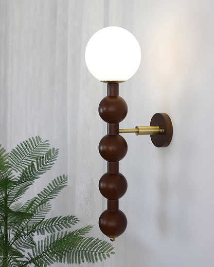 Selene Kugelwandleuchte mit Nussbaum-Perlmuttdesign und warmem Licht