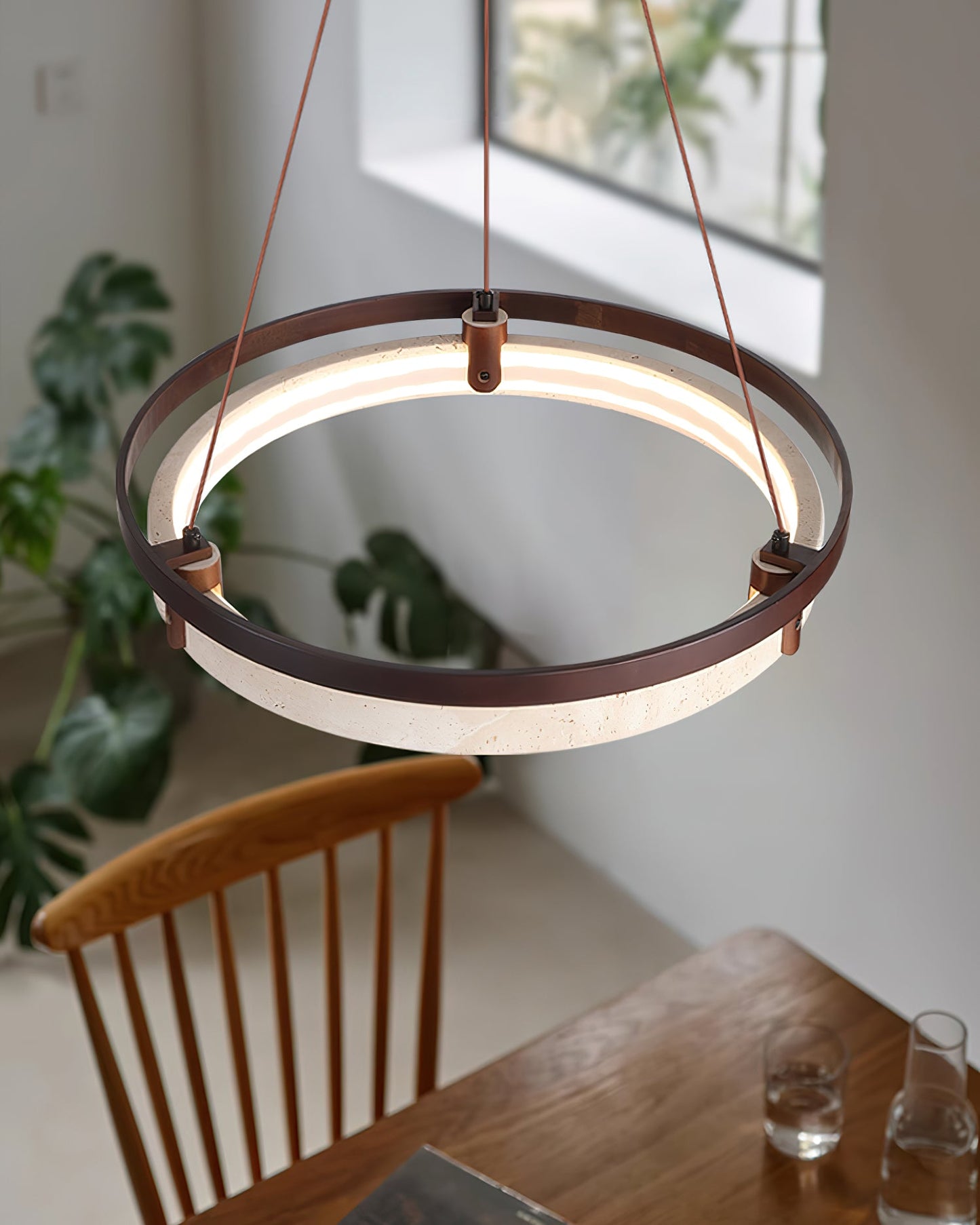 Laurent Ring Kronleuchter, Travertinstein mit integrierter LED