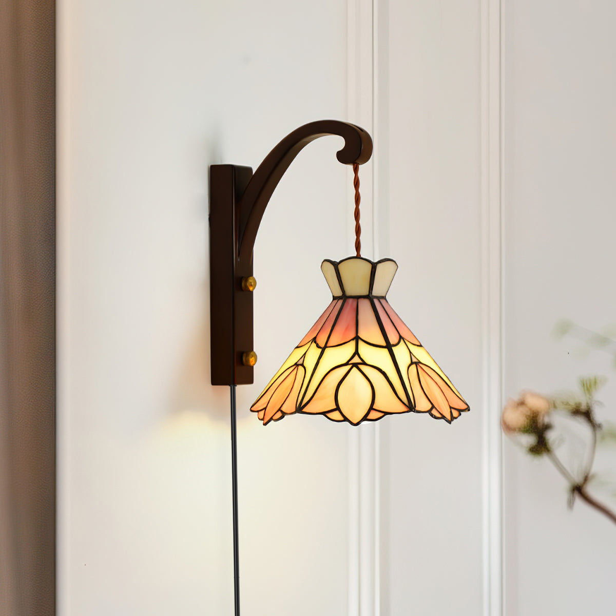 Clémence Serena Tiffany Wandleuchte Messing Holz und Glas LED-Beleuchtung