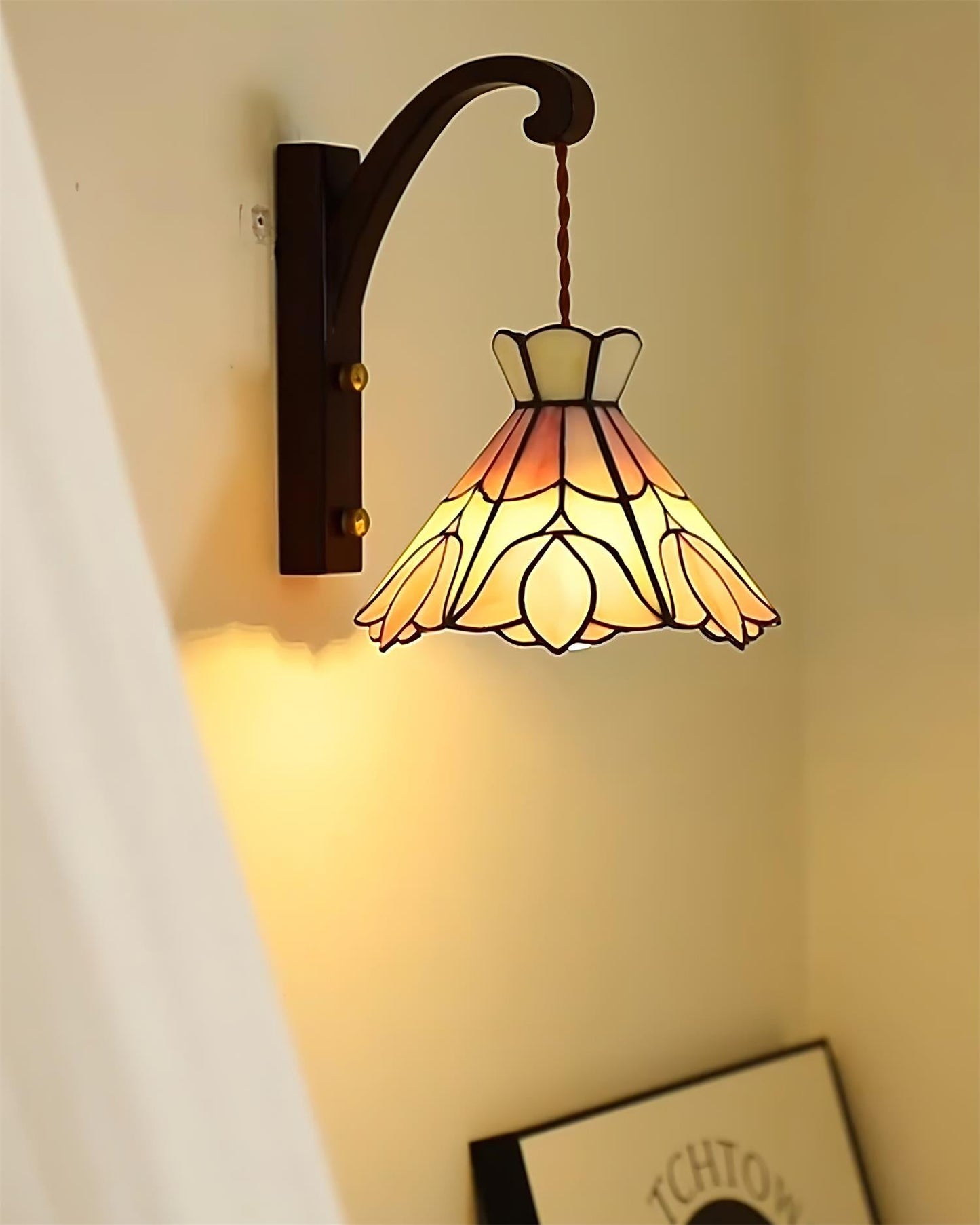 Clémence Serena Tiffany Wandleuchte Messing Holz und Glas LED-Beleuchtung