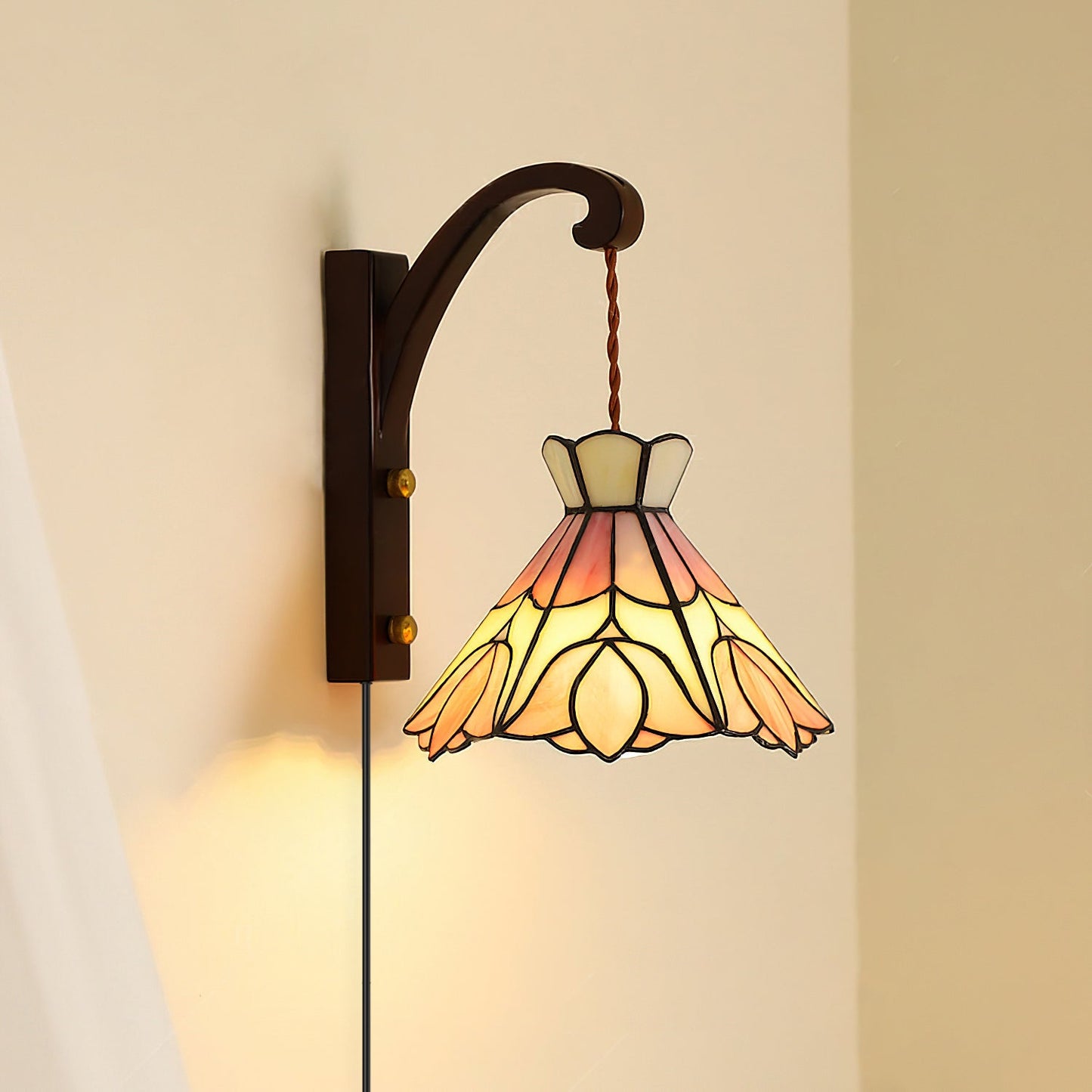 Clémence Serena Tiffany Wandleuchte Messing Holz und Glas LED-Beleuchtung