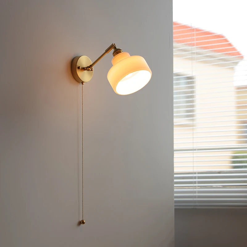 Émilie Drehbare Glas-Wandleuchte mit Zugschalter
