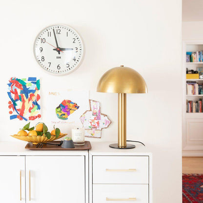 Céleste Pilztischleuchte mit skulpturalem Metalldesign