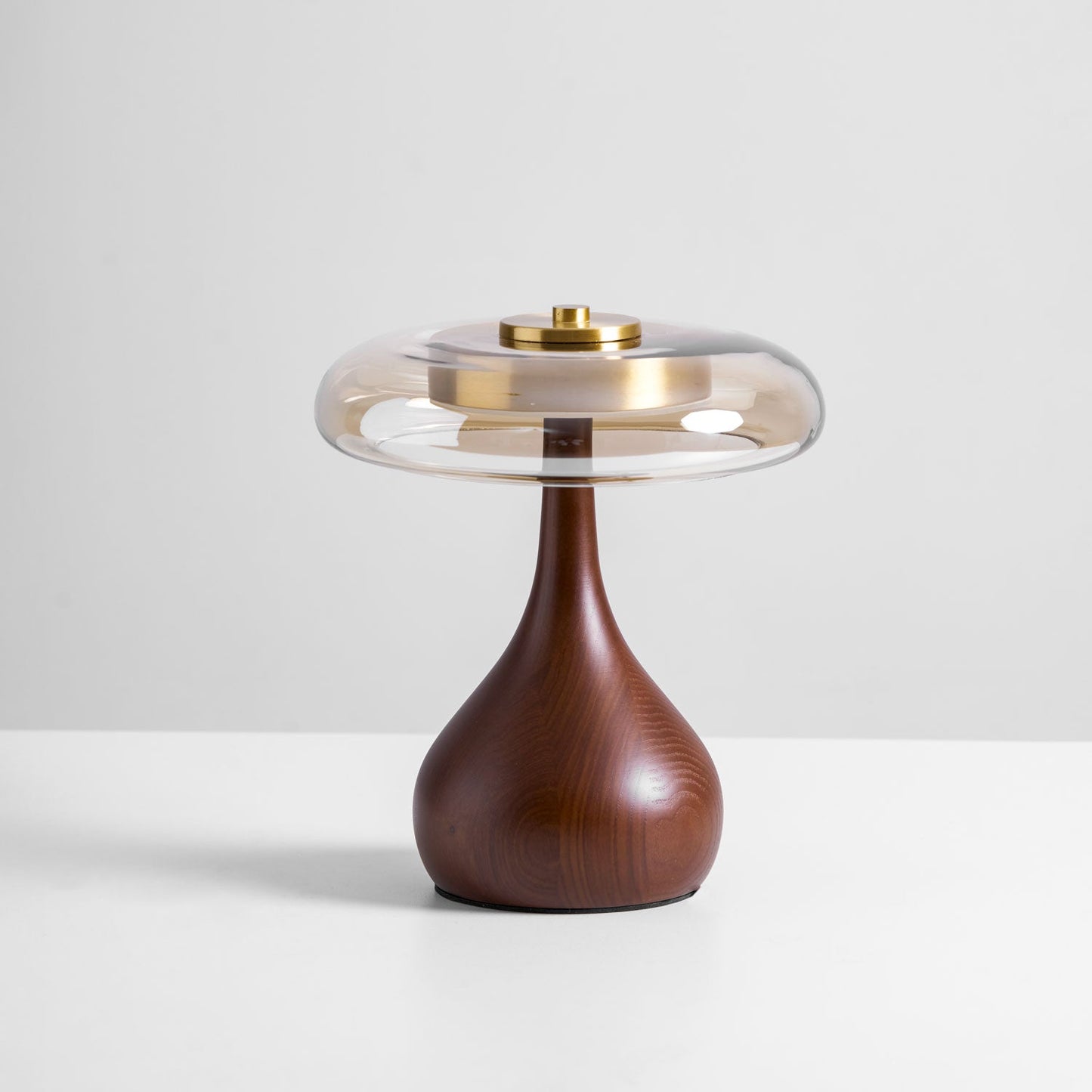 Élise Tischleuchte aus Glas mit Holzfuß und LED-Dimmer