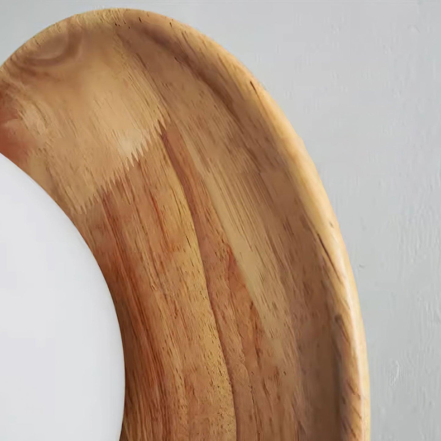 Élina Wandleuchte mit Holzrückplatte und LED-Beleuchtung