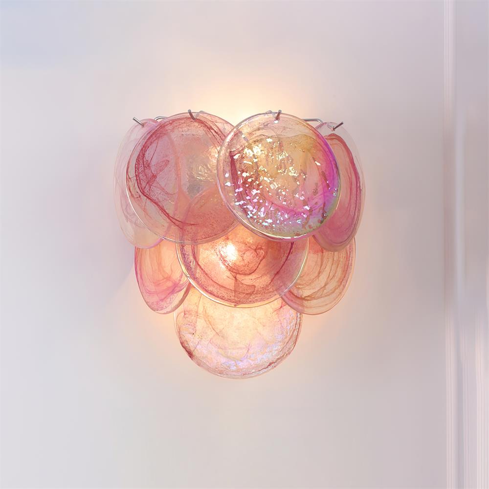 Amélie mundgeblasene Glas-Wandleuchte mit Metallakzenten