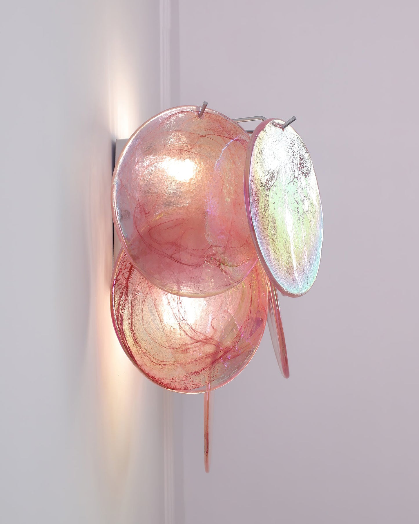 Amélie mundgeblasene Glas-Wandleuchte mit Metallakzenten