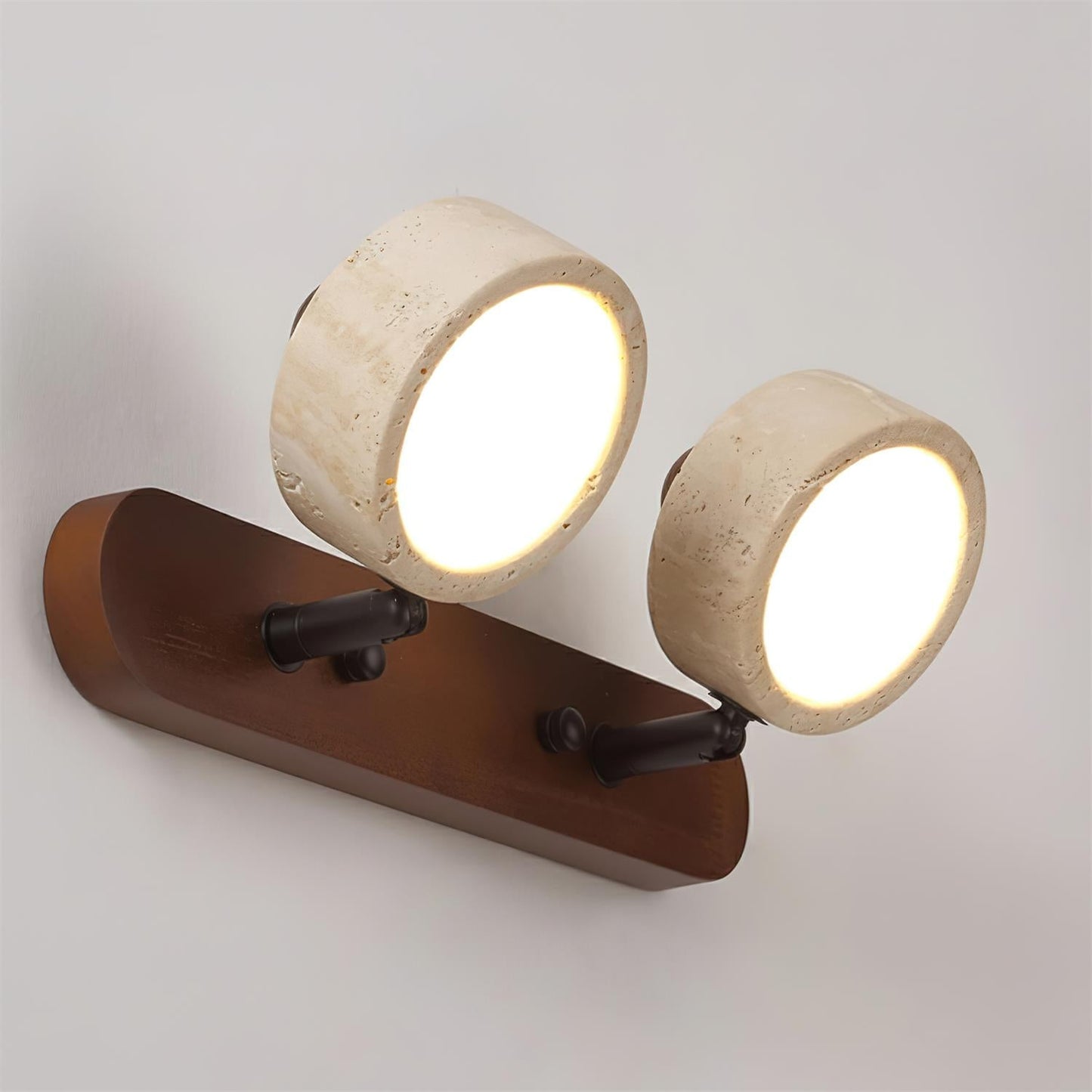 Élodie Tavros Steinwandlampe mit verstellbaren LED-Köpfen