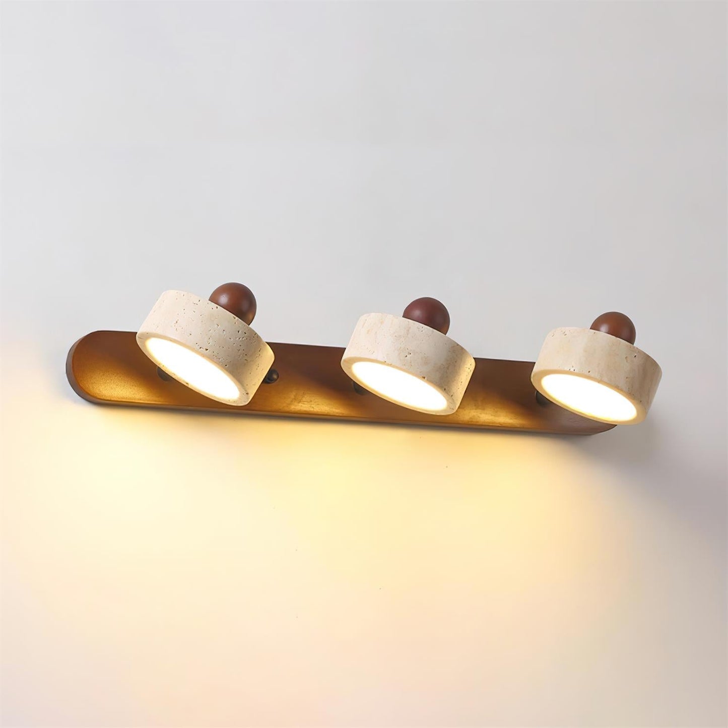 Élodie Tavros Steinwandlampe mit verstellbaren LED-Köpfen