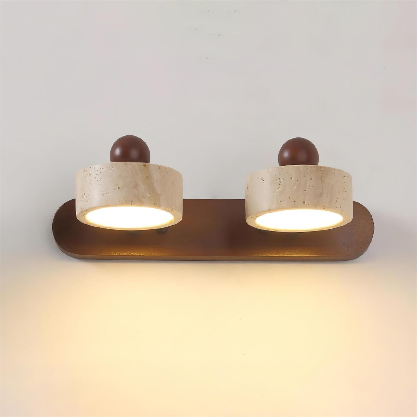 Élodie Tavros Steinwandlampe mit verstellbaren LED-Köpfen