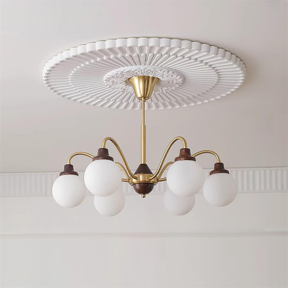 Lucienne Retro-Kronleuchter, Rahmen aus Nussbaumholz mit Glasschirmen