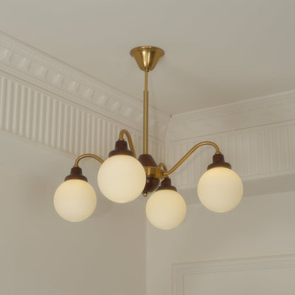 Lucienne Retro-Kronleuchter, Rahmen aus Nussbaumholz mit Glasschirmen
