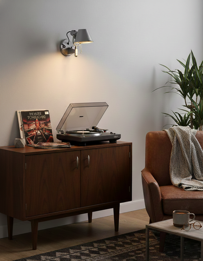 Auriane Adjustable Wall Lamp with Sleek Metal Design