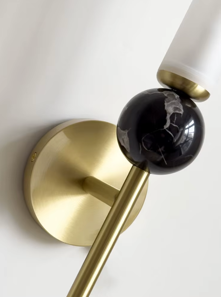 Camille Tovar Marmor LED Wandleuchte