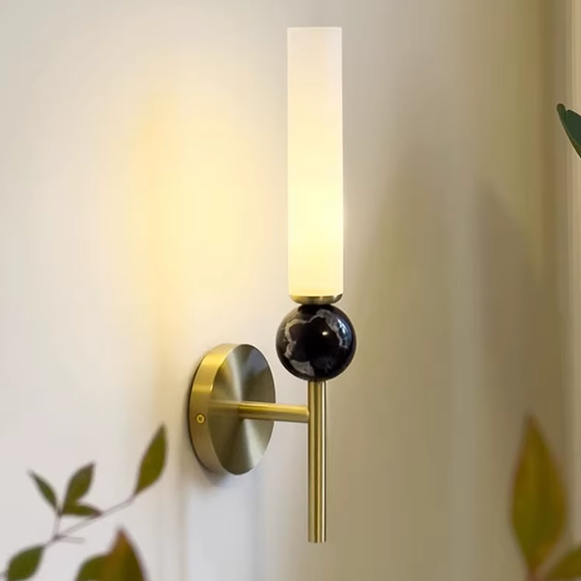 Camille Tovar Marmor LED Wandleuchte