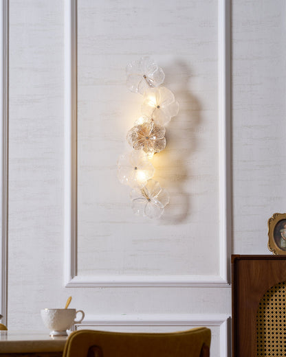 Aurélie Virelle Blumen-Wandleuchte mit Glasblüten-Design