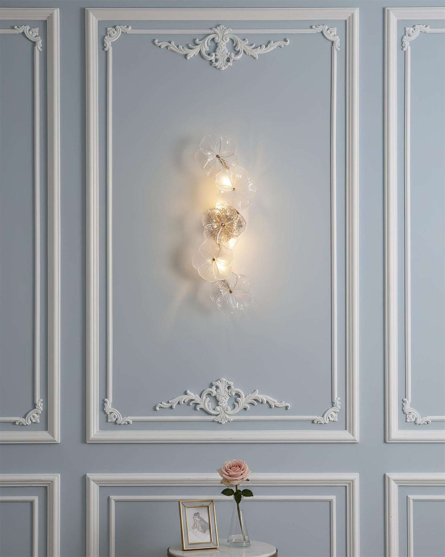 Aurélie Virelle Blumen-Wandleuchte mit Glasblüten-Design