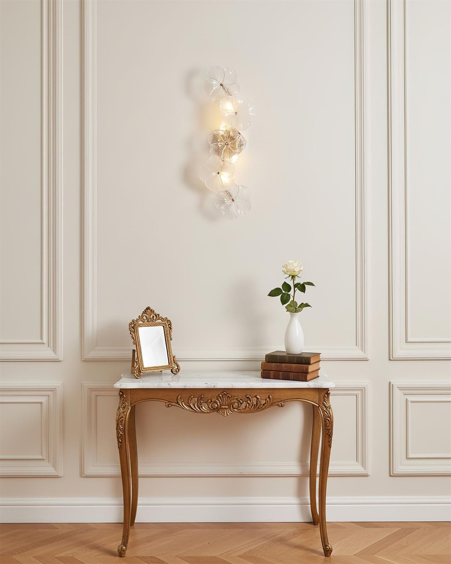 Aurélie Virelle Blumen-Wandleuchte mit Glasblüten-Design