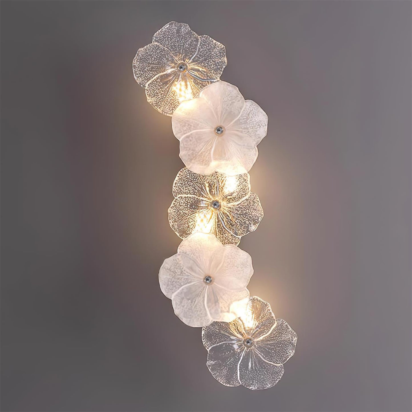 Aurélie Virelle Blumen-Wandleuchte mit Glasblüten-Design