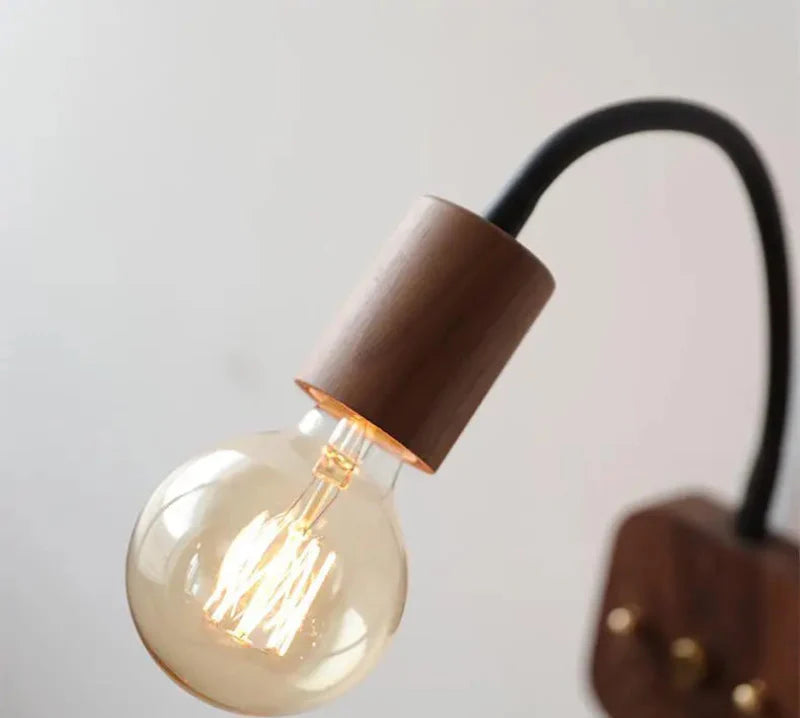 Élodie Walnut Verstellbare LED-Wandleuchte