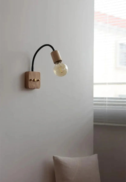 Élodie Walnut Verstellbare LED-Wandleuchte