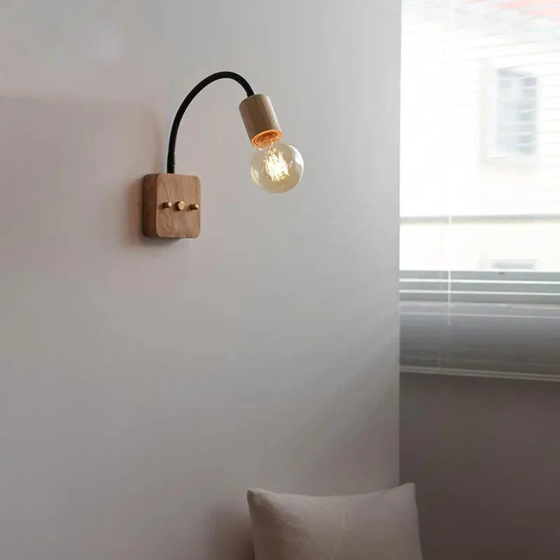 Élodie Walnut Verstellbare LED-Wandleuchte