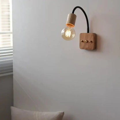 Élodie Walnut Verstellbare LED-Wandleuchte