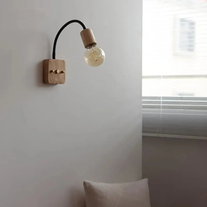 Élodie Walnut Verstellbare LED-Wandleuchte