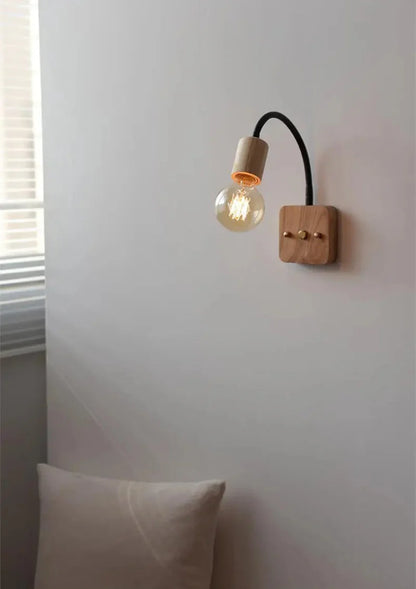 Élodie Walnut Verstellbare LED-Wandleuchte