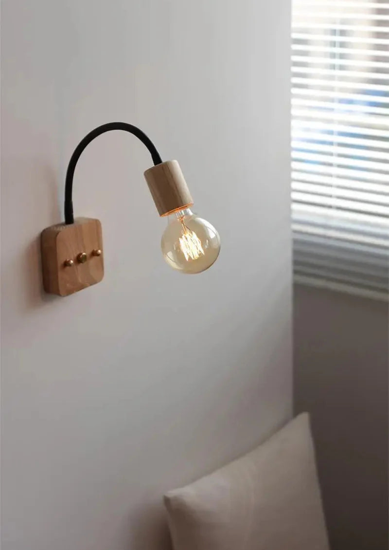 Élodie Walnut Verstellbare LED-Wandleuchte