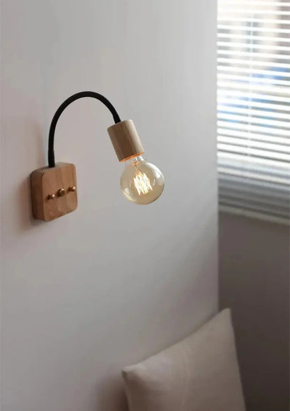 Élodie Walnut Verstellbare LED-Wandleuchte