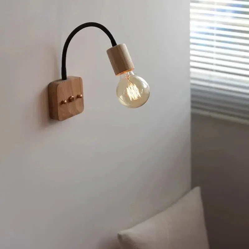 Élodie Walnut Verstellbare LED-Wandleuchte