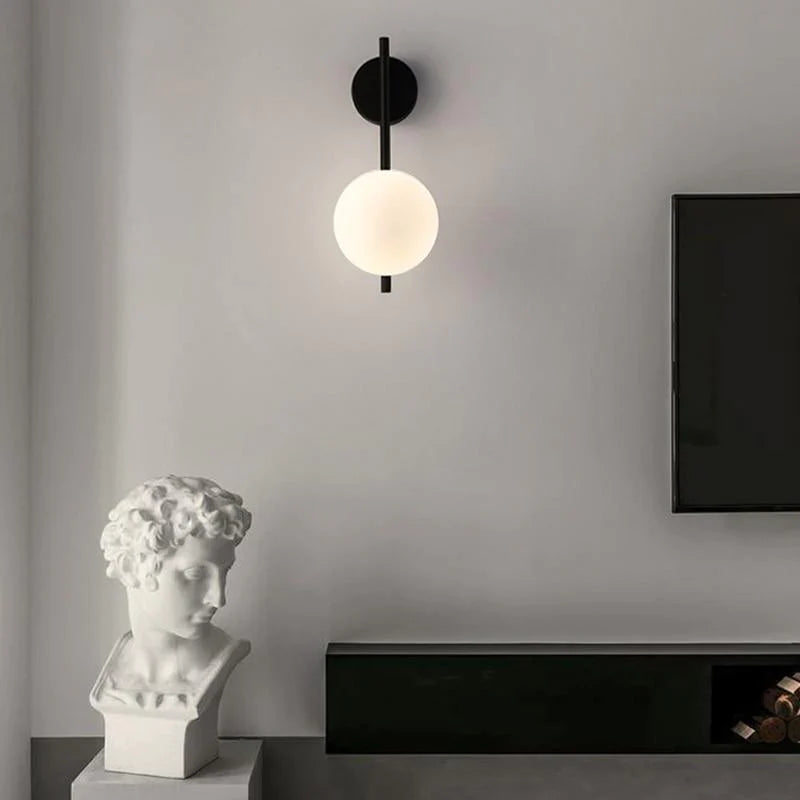 Amélie nordische Wandleuchte mit mattiertem Glasdesign