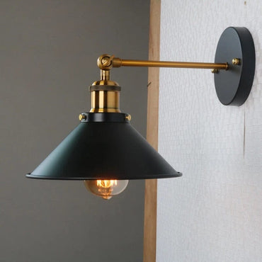 Clara Industrie-Wandleuchte im Vintage-Stil mit rustikalem Metallfinish