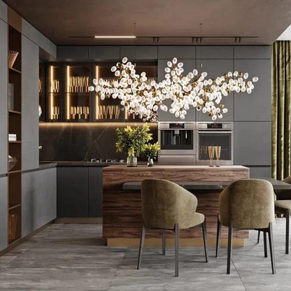 Chloé Kronleuchter mit goldenem Weinreben-Design